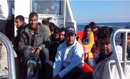 Salvati diciassette migranti al largo di Leuca