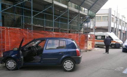 Diciottenne galatinese esce quasi indenne dalla sua Clio capovoltasi in via Diaz