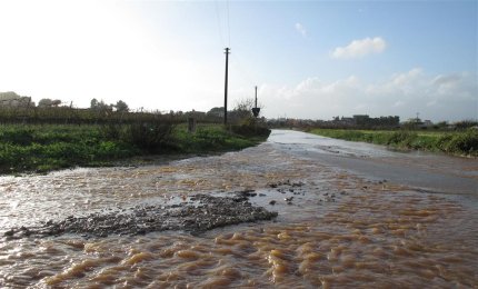 Un fiume di fango invade Collemeto e la Provincia mette i cartelli di pericolo in caso di pioggia
