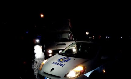 Si spaventano e abbandonano un furgone carico di pannelli fotovoltaici, probabilmente rubati