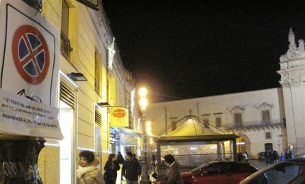 Pulizia delle strade impossibile con le auto parcheggiate ai lati. Con chi vogliamo prendercela?