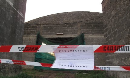Sequestrati quattro capannoni sulla Galatina-Sogliano. Denunciati il proprietario e la ditta intenta a demolire i tetti di ethernit