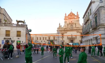 Piazza San Pietro bianco-verde per un pomeriggio