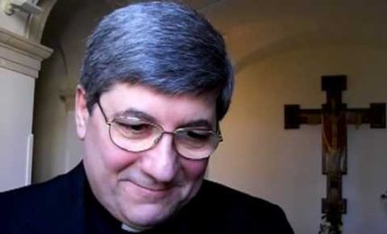 Monsignor Enzo Pisanello compra 42 tablet per i suoi parroci e qualche imprudente li fa diventare quattromila