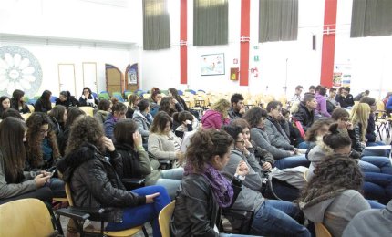 "Il mondo si cambia a scuola". Non molliamo!