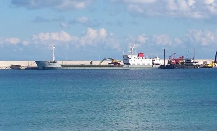 Una nave albanese bloccata nel porto di Otranto, non era in regola con le norme marittime