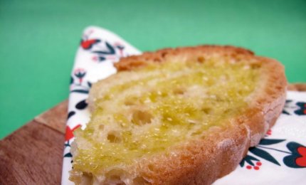 “Una fetta di pane e un filo di olio extra vergine di oliva"