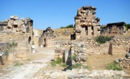 Oggi a 'Mistero' la “Porta degli Inferi” scoperta a Hierapolis dagli archeologi salentini