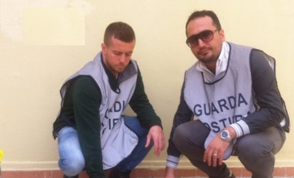 Aragoste e datteri in pescheria, multato e denunciato il proprietario