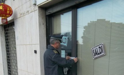 Non avevano emesso gli scontrini fiscali, chiusi quattro negozi