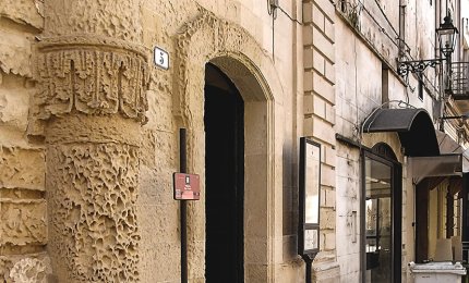 "Alla Bit meraviglie e in città cassonetti sporchi"