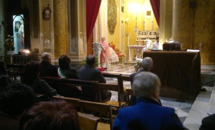 Tre banchi vuoti alla 'Predica del Sindaco'