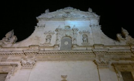 Un commissario ad acta farà rimuovere gazebo e cassonetti da Piazza San Pietro a Galatina?