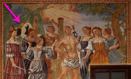 "Una misteriosa donna di pelle scura nel Chiostro di Santa Caterina. Chi è? Qualcuno ci aiuti a scoprirlo"