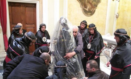 La 'Chiamata della Madonna' sotto la pioggia