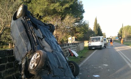 Tragico impatto nella notte, muore un 18enne