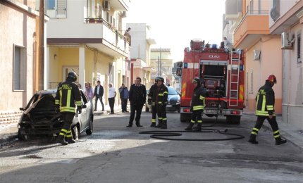 Auto in fiamme, paura a Galatina in via Bergamo