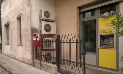 Bloccato un bulgaro mentre clonava le postamat in via Corigliano