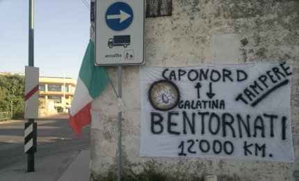 Un misterioso lenzuolo sulla via per Lecce
