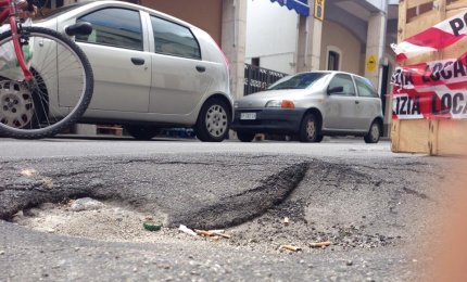 'Voragine' in via Vallone, aperta la pratica dall'AQP