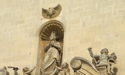 Il bambino le sussultò nel grembo