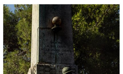 Spenta la lampada perenne del monumento ai caduti