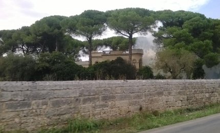 Al fuoco un deposito e lo scantinato di Villa Bardoscia