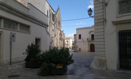 Tre fioriere a guardia della Basilica