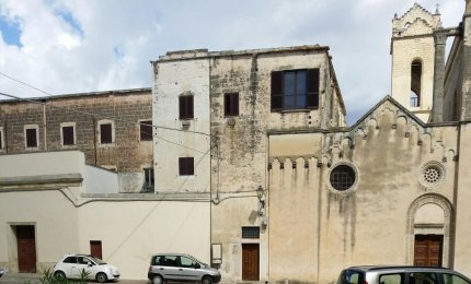 "Buona l'idea ma chi difende la piazza dagli stupidi?"