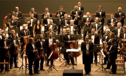 Concerto di Natale, l'Orchestra Sinfonica Ico 'Tito Schipa' e Luigi Fracasso al Teatro 'Modugno' di Aradeo