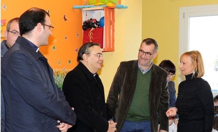 L'Arcivescovo di Otranto in visita all'Ape Maya