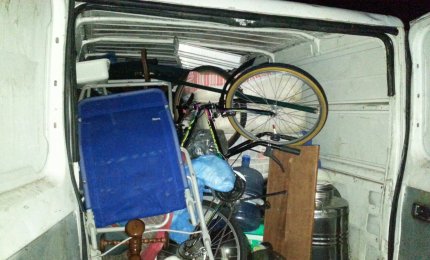 Inseguimento all'alba, sequestrato un furgone con merce rubata