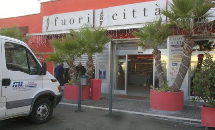 Attacco notturno a 'Fuori città', rubati denaro e tabacchi