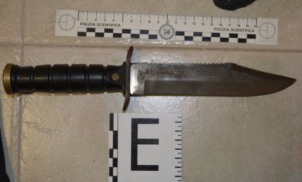 Rapinano un supermercato e vengono subito arrestati