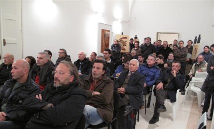 Sale piene per discutere del parco commerciale