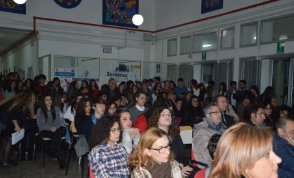 E Felice a mezzanotte spense la luce