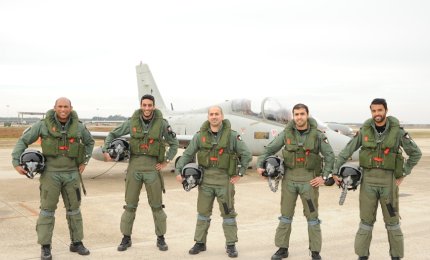 Consegna delle aquile a cinque piloti del Kuwait