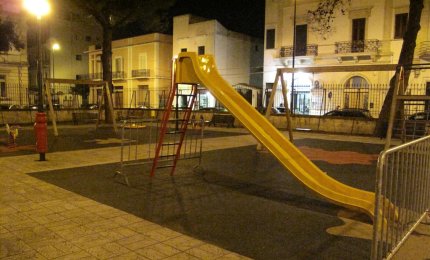 'Villetta San Francesco', i cancelli non si chiudono e di notte il parco giochi rimane in balia dei vandali