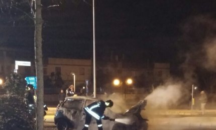 Va a fuoco una Punto, paura alla 167