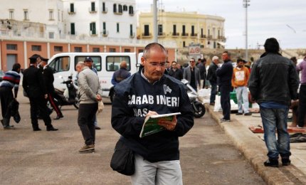 Vendita abusiva di pesce sul porto di Gallipoli, 21 denunciati