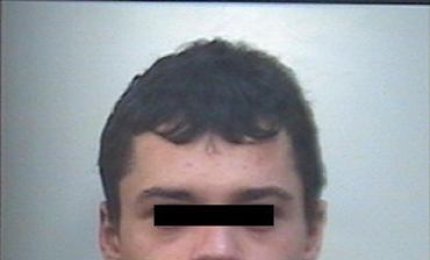 Rapinano un'anziana con un bastone uncinato, arrestati due giovani