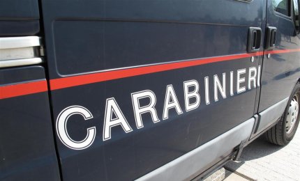 Rissa in una strada del centro, un uomo pestato a sangue viene salvato dai Carabinieri
