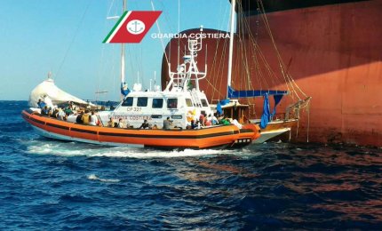 Soccorsi centoventitre migranti al largo di Leuca