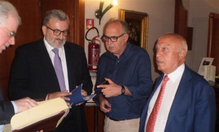 Montagna consegna ad Emiliano la 'Carta di Galatina'