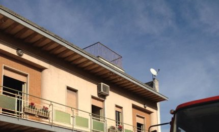 Paura in viale Ionio. Va a fuoco un appartamento
