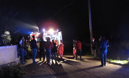 Auto contro un ulivo, muore una ragazza di 16 anni