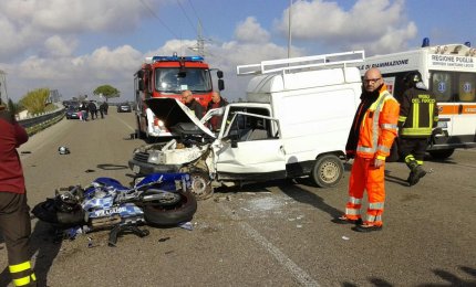Scontro fra moto e auto sulla tangenziale est
