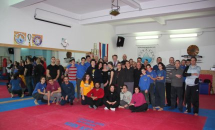 Un corso di difesa personale per gli appartenenti alle forze dell'ordine