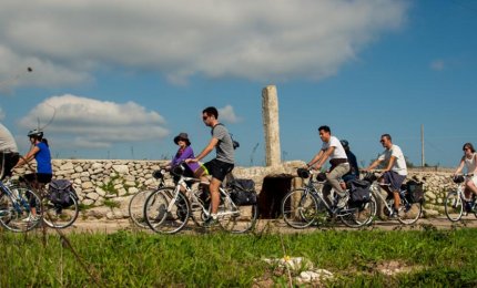 Due classi di Pinerolo in gita in bici nel Salento