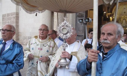 Corpus Domini, "Rimani con noi Signore"